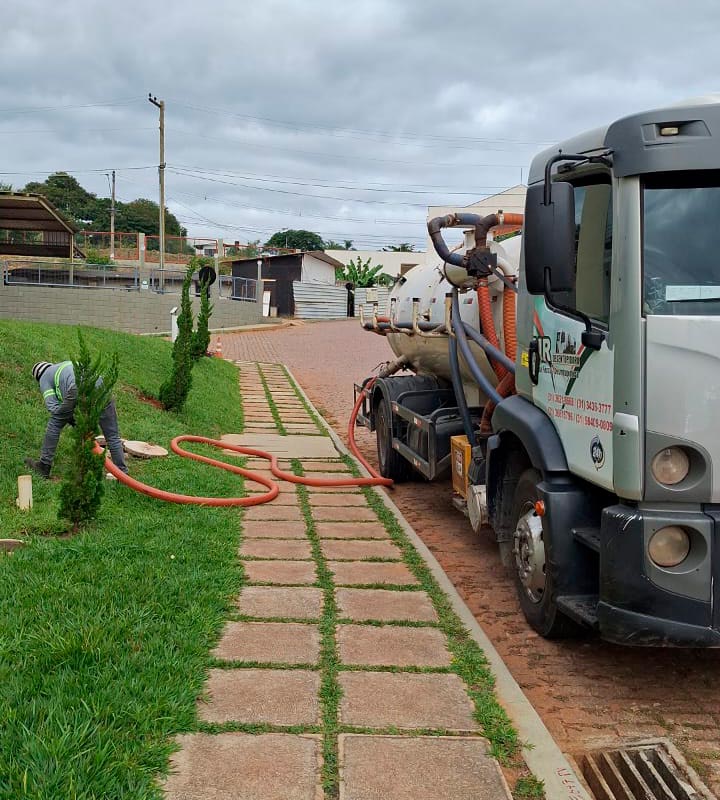 Imagem de etapas de da limpeza de caixa separadora